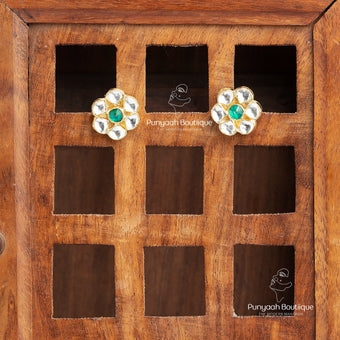 Simple Pachi Kundan Studs