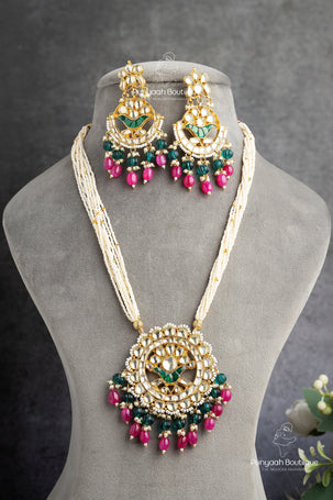 Magnificient Pachi Kundan Necklace