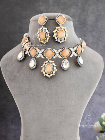 Carved Uncut Kundan Choker