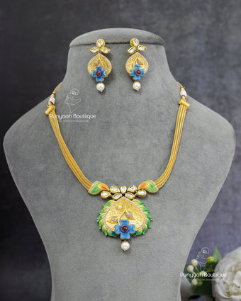 Petal like Kundan Necklace