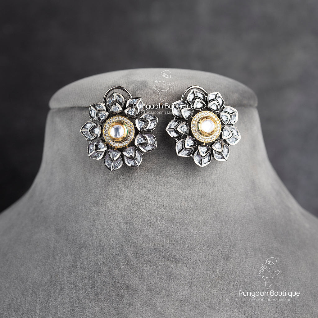 Lovely Kundan Studs