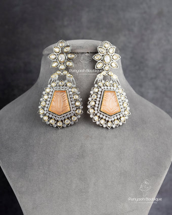 Carved Pentagon Kundan Earring